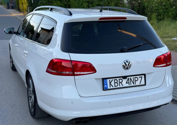 Volkswagen Passat cena 25900 przebieg: 330000, rok produkcji 2012 z Kielce małe 137